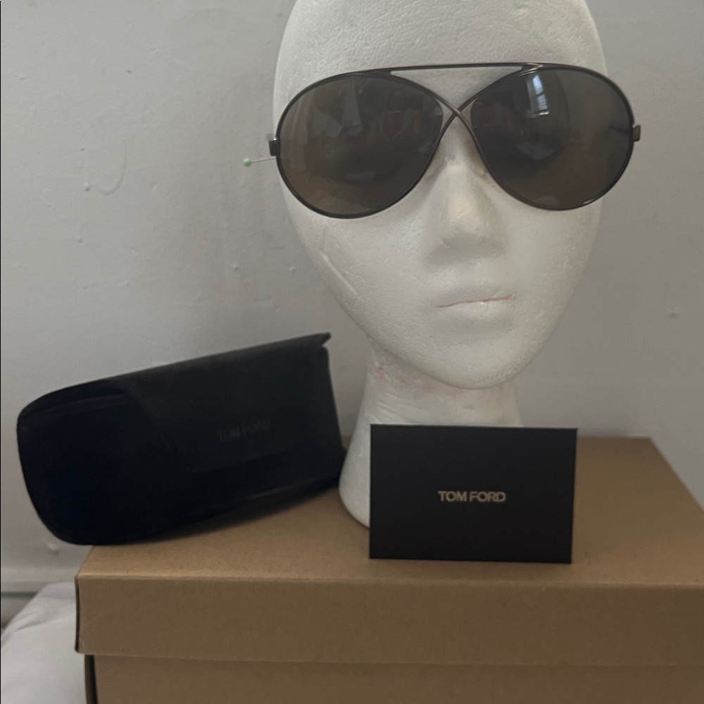Authentic Tom Ford Sunglasses 😎 - Picture 9 of 11